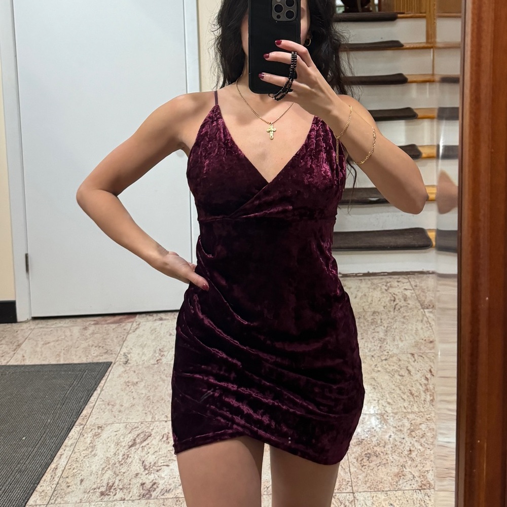 Forever 21 burgundy velvet dress size small perfect condition